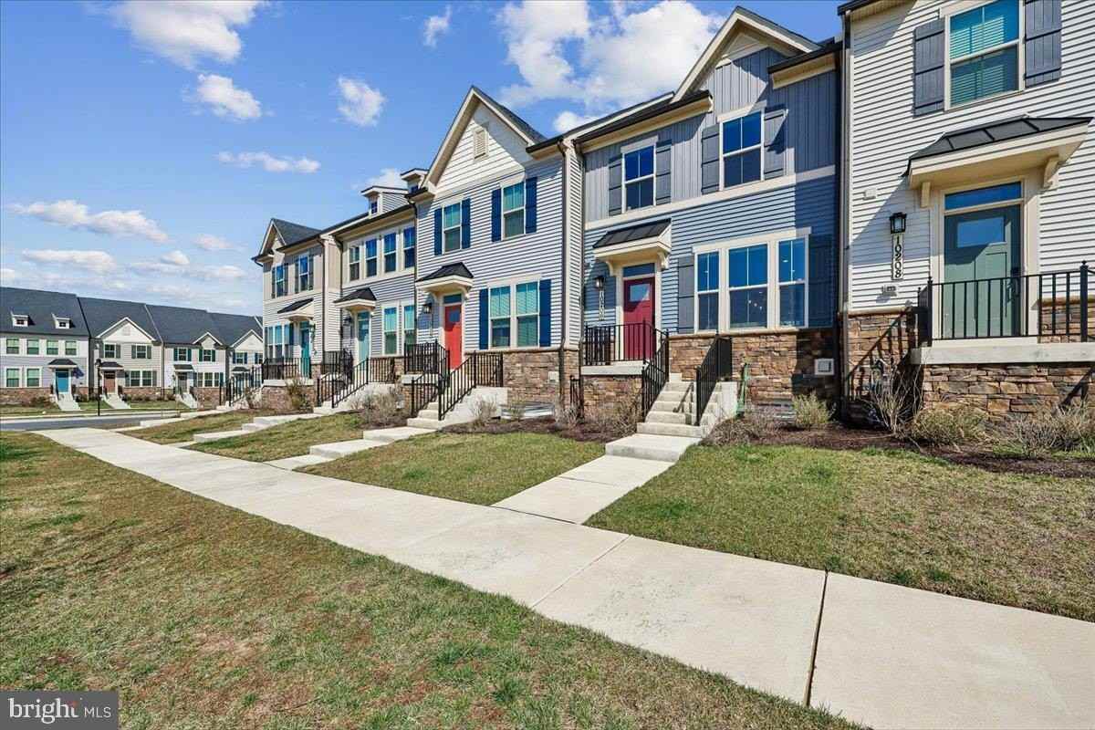 10206 Lake Linganore Blvd - Photo 2 of 40