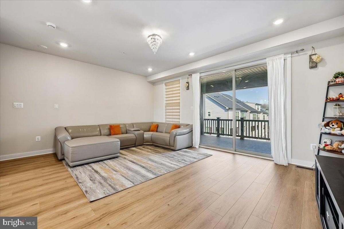 10206 Lake Linganore Blvd - Photo 3 of 40