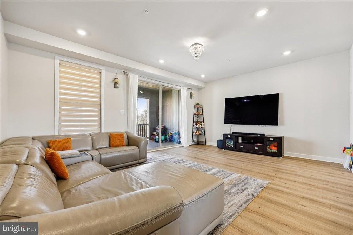 10206 Lake Linganore Blvd - Photo 4 of 40