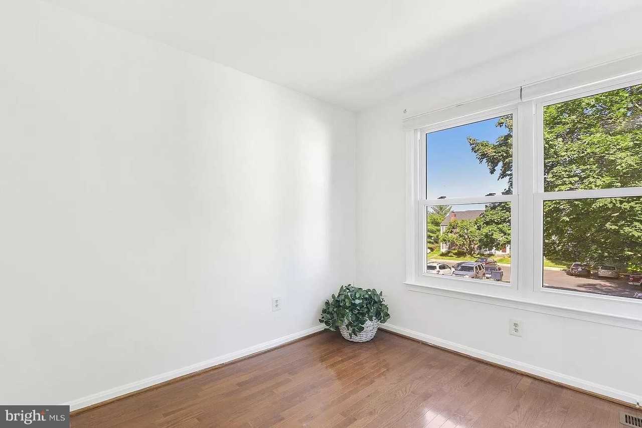 10606 Tuppence Ct - Photo 5 of 30
