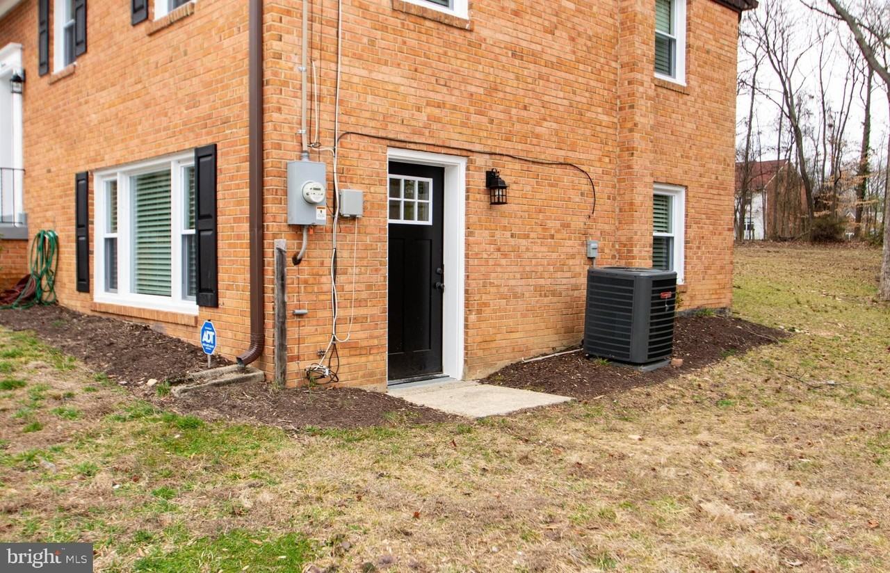 11 Arthur Dr W - Photo 2 of 30