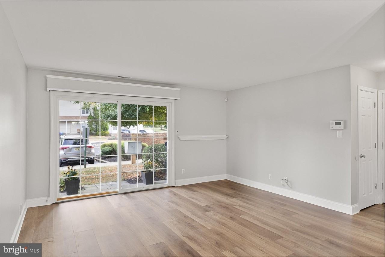 380-A Delancey Pl - Photo 4 of 22