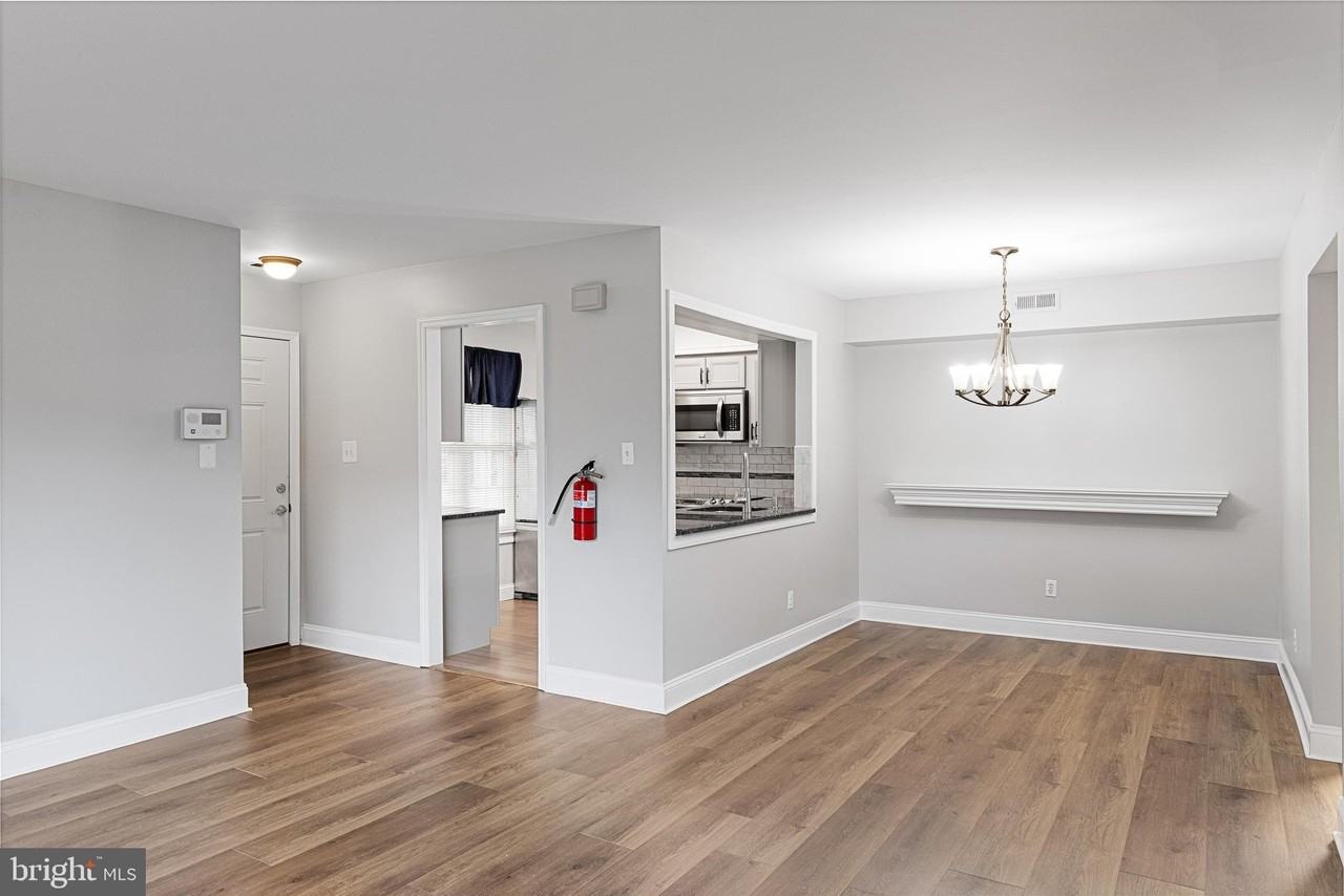 380-A Delancey Pl - Photo 5 of 22