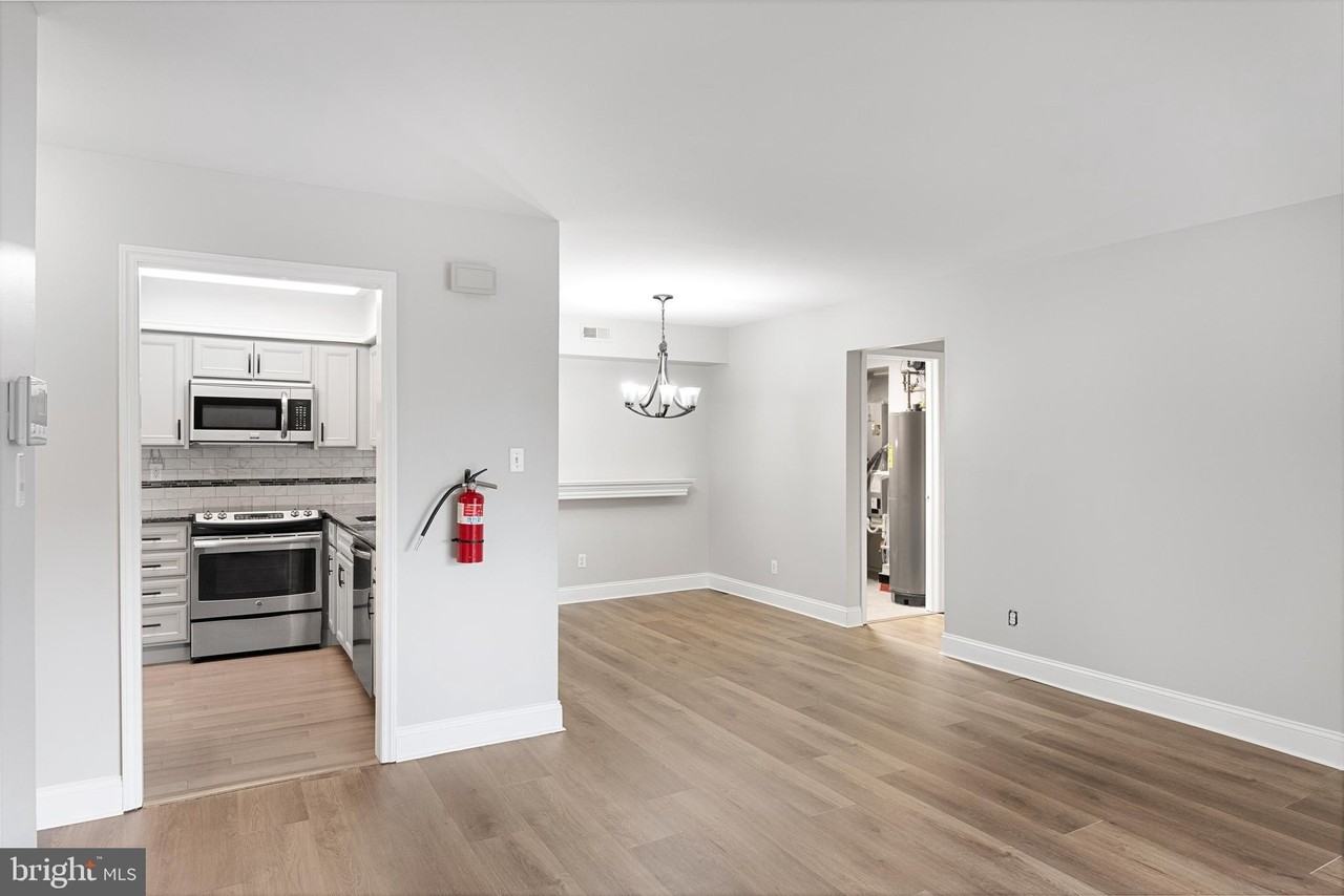 380-A Delancey Pl - Photo 6 of 22