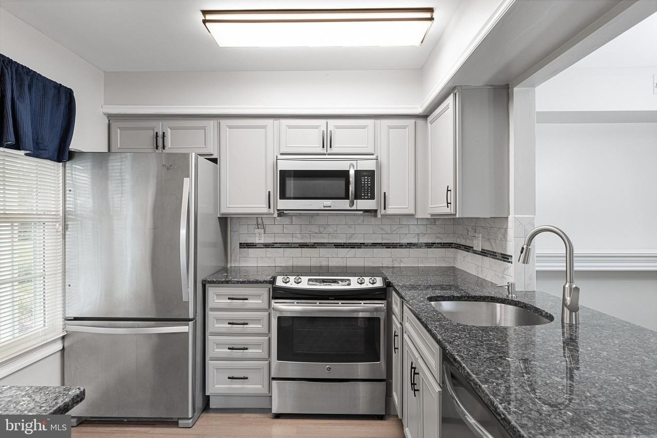 380-A Delancey Pl - Photo 7 of 22