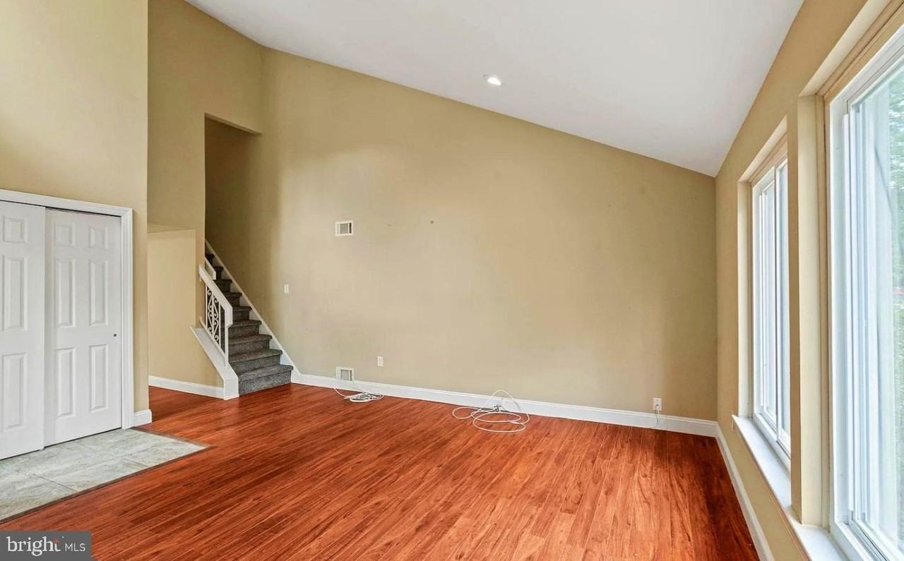 41 Peregrine Dr - Photo 2 of 12