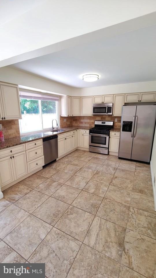 41 Peregrine Dr - Photo 5 of 12