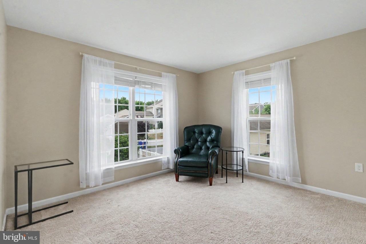 1461 Keegan Ln - Photo 5 of 30