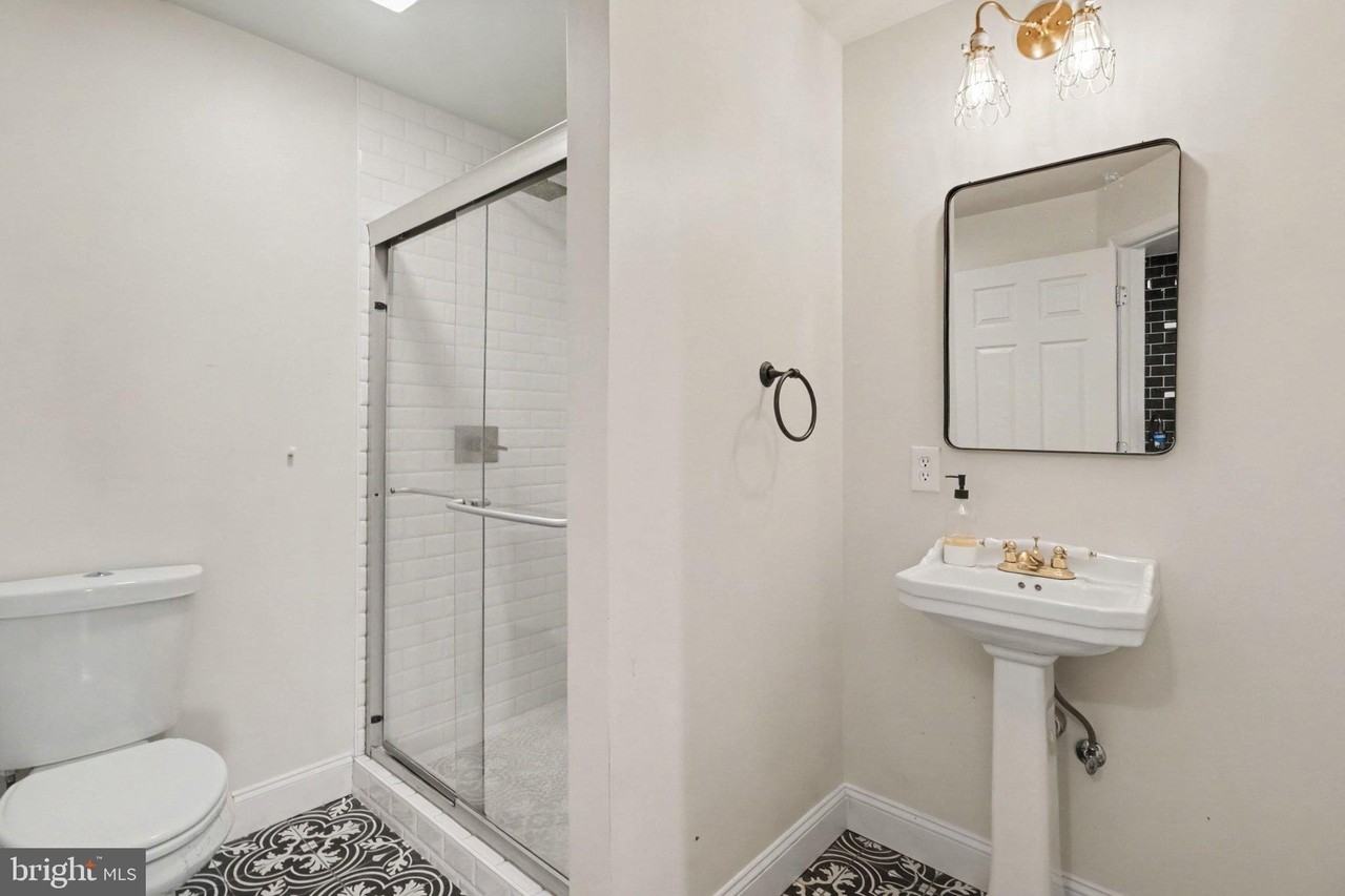 1461 Keegan Ln - Photo 6 of 30