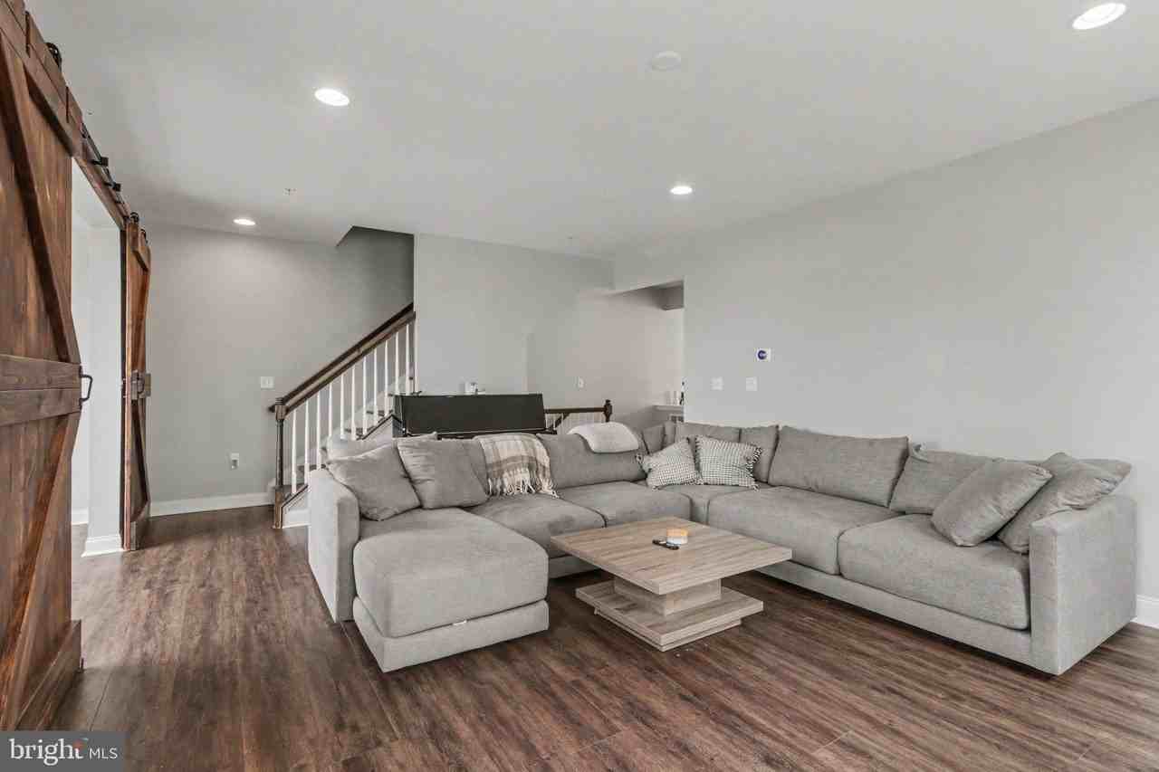 1461 Keegan Ln - Photo 7 of 30