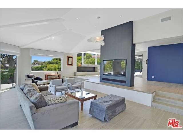 3615 Malibu Country Dr - Photo 3 of 30