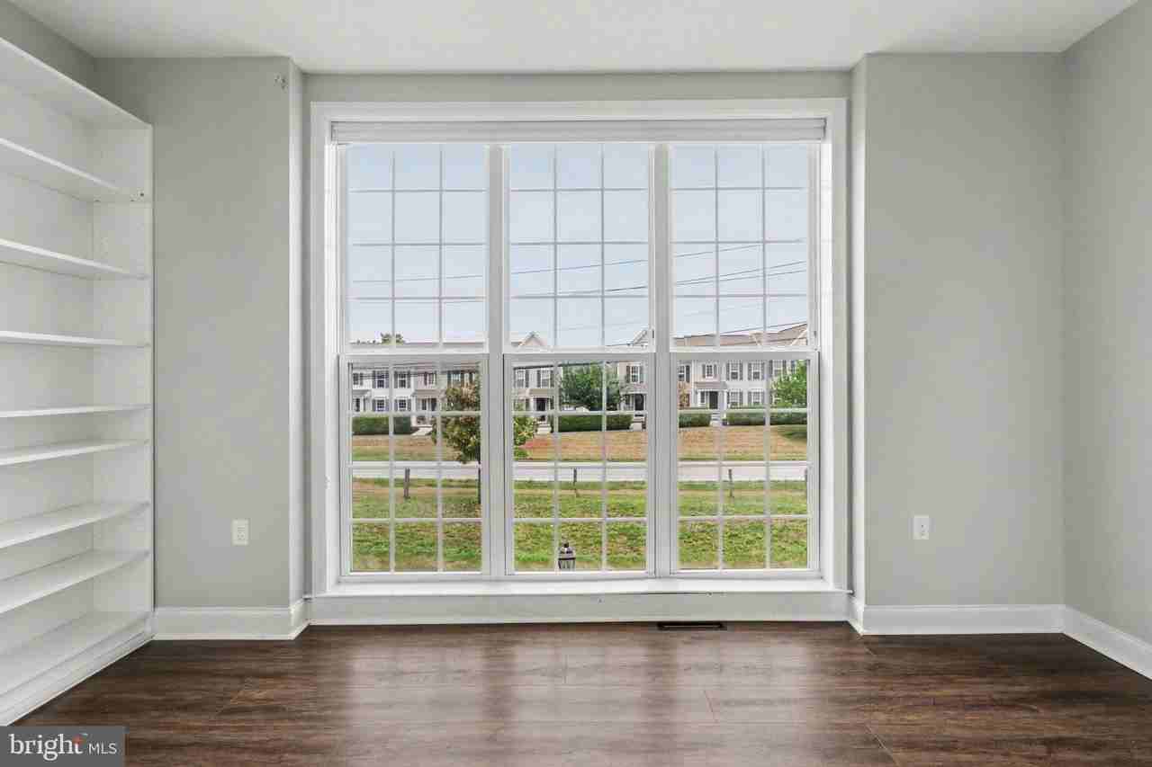 1461 Keegan Ln - Photo 5 of 30