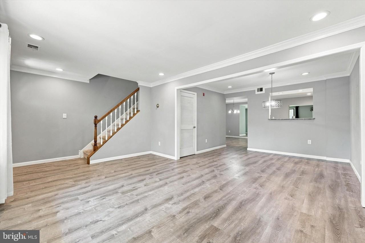 106 Woodside Cir - Photo 2 of 25