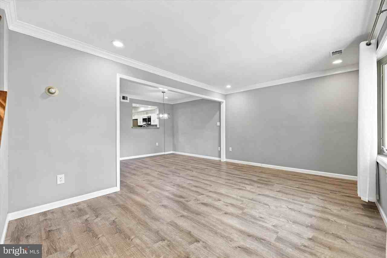 106 Woodside Cir - Photo 4 of 25