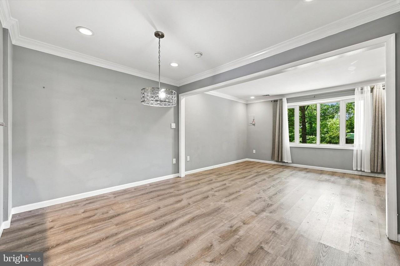 106 Woodside Cir - Photo 5 of 25