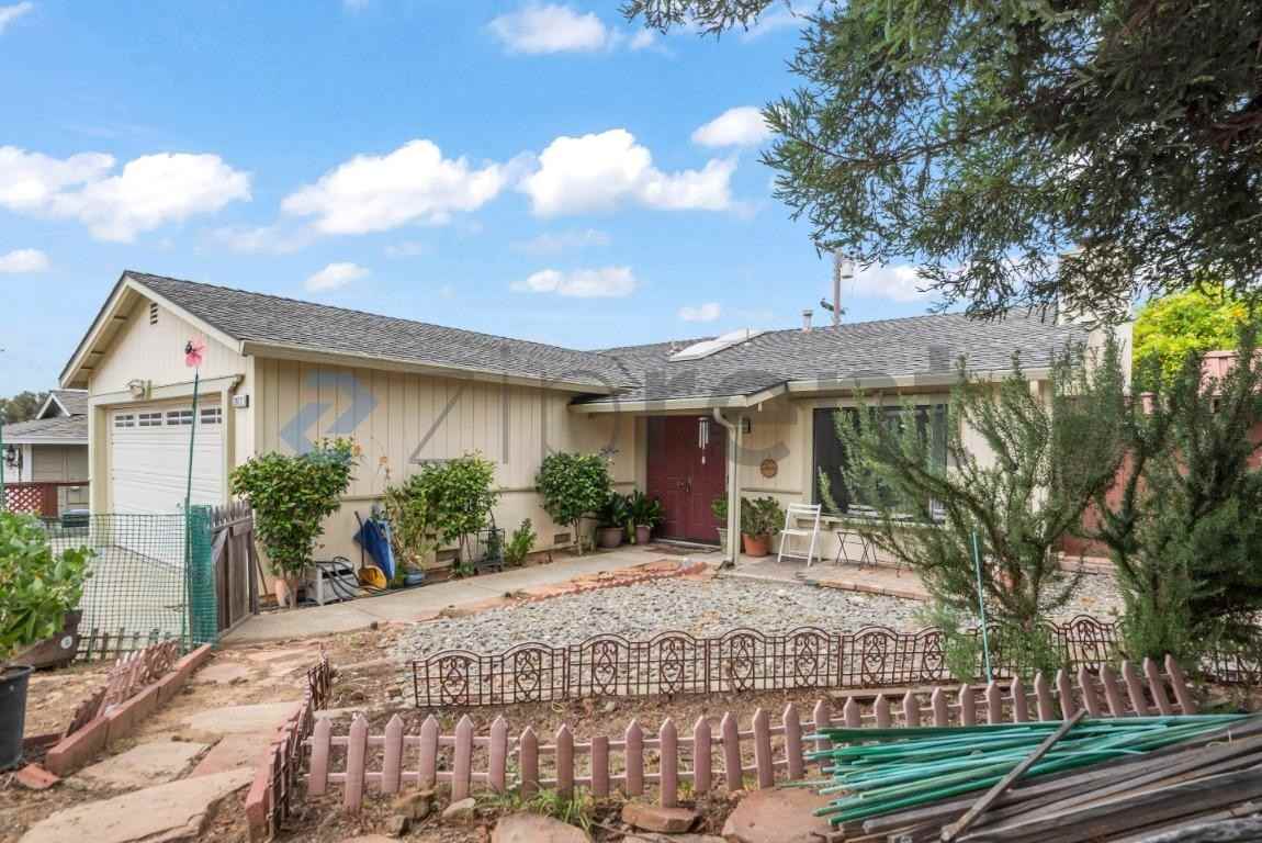 2872 Pickford Pl - Photo 2 of 27