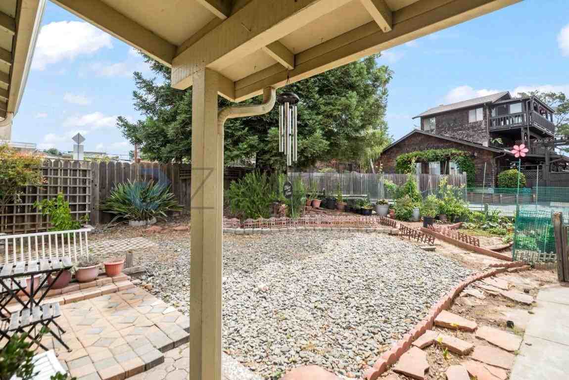 2872 Pickford Pl - Photo 5 of 27