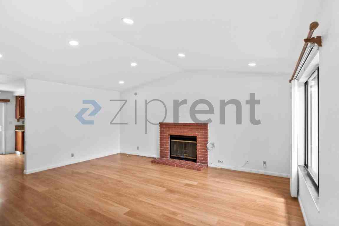 2872 Pickford Pl - Photo 6 of 27