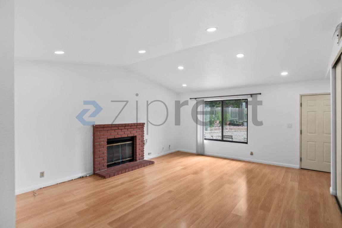 2872 Pickford Pl - Photo 7 of 27