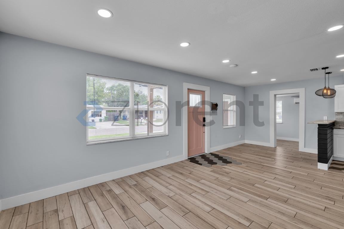 4518 W Rogers Ave #4518 - Photo 5 of 24