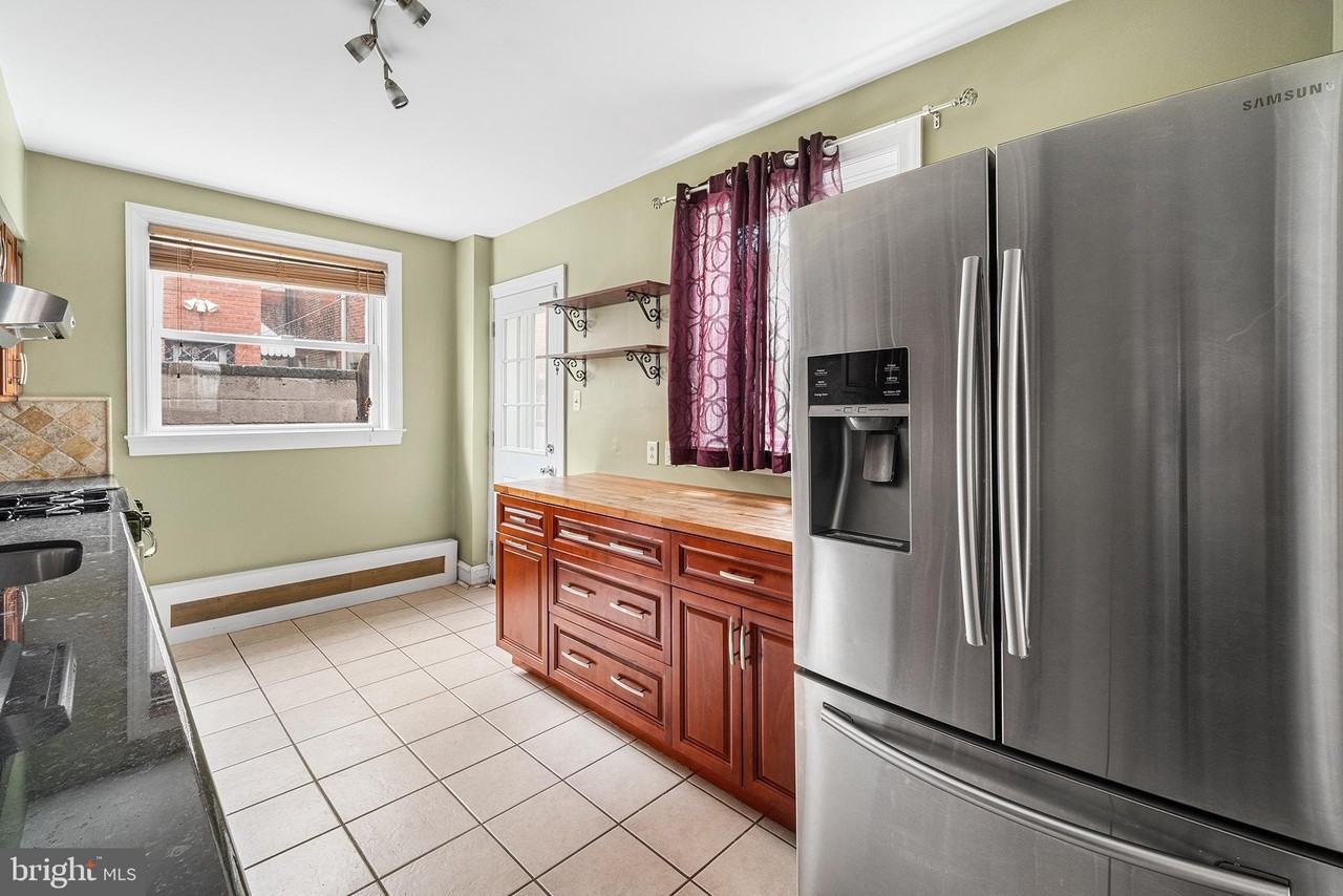 623 Gerritt St - Photo 5 of 22