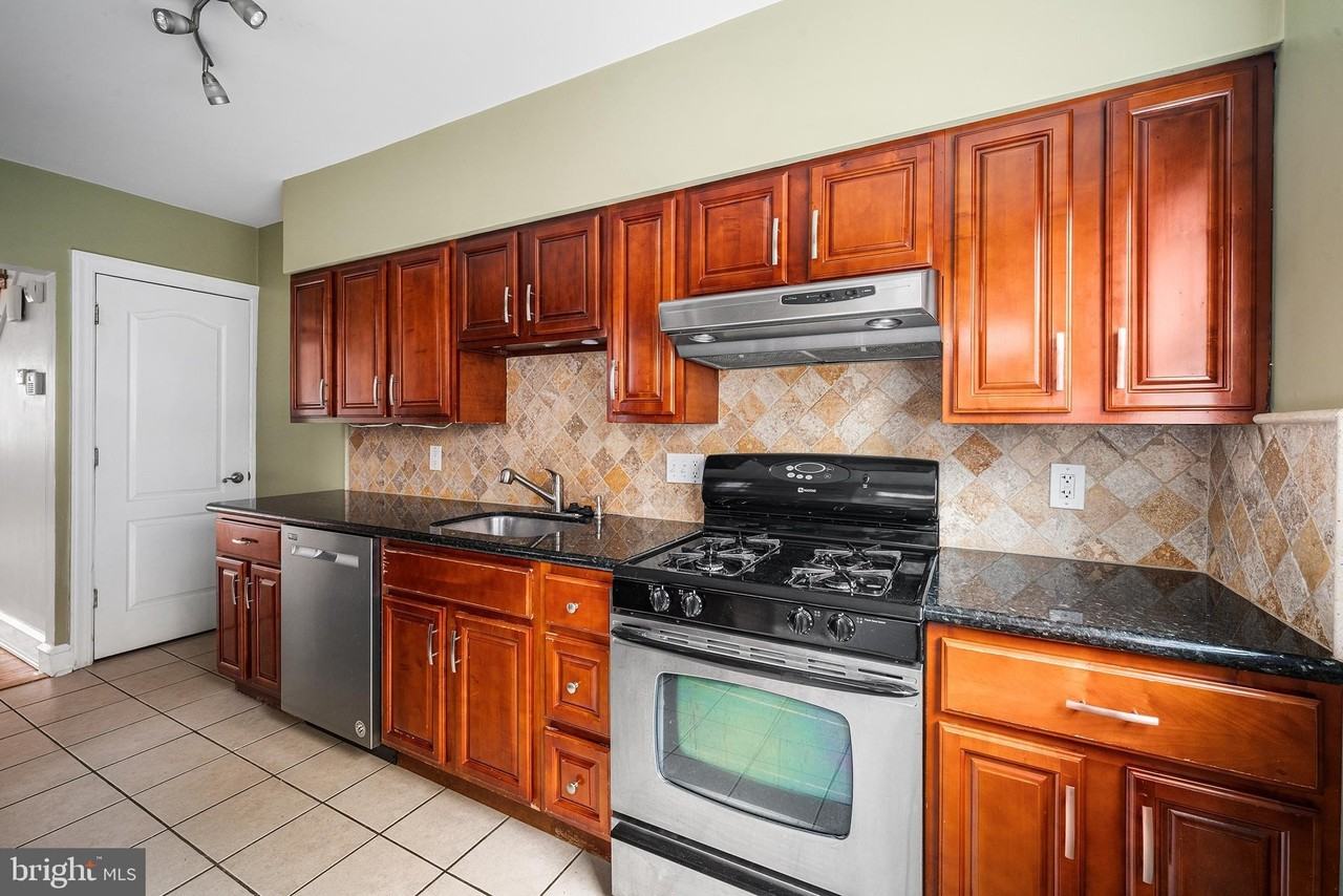 623 Gerritt St - Photo 6 of 22