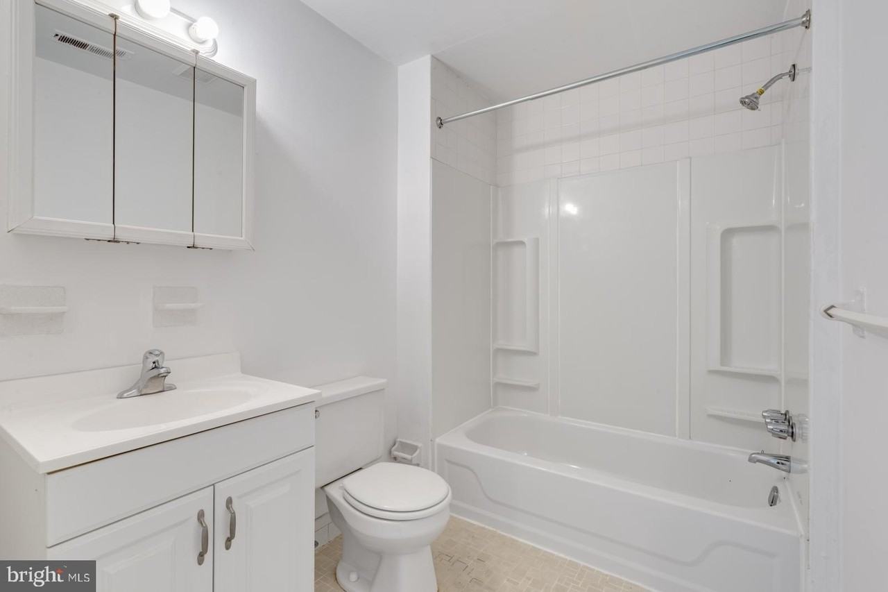 2137 Spruce St #4 - Photo 7 of 13