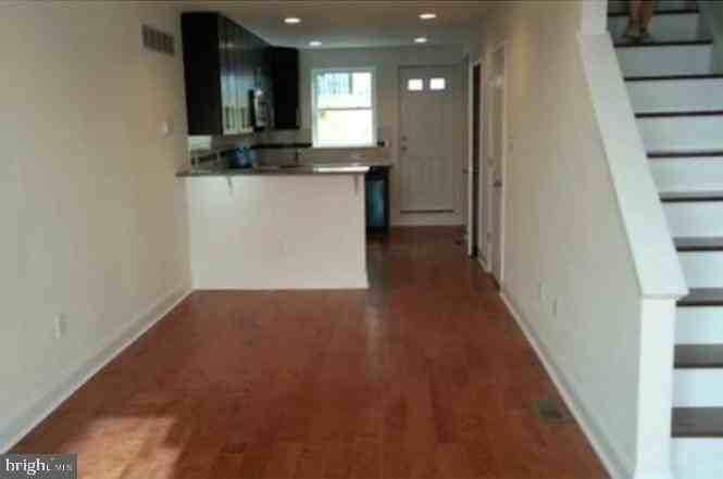 1338 S Bancroft St - Photo 2 of 10