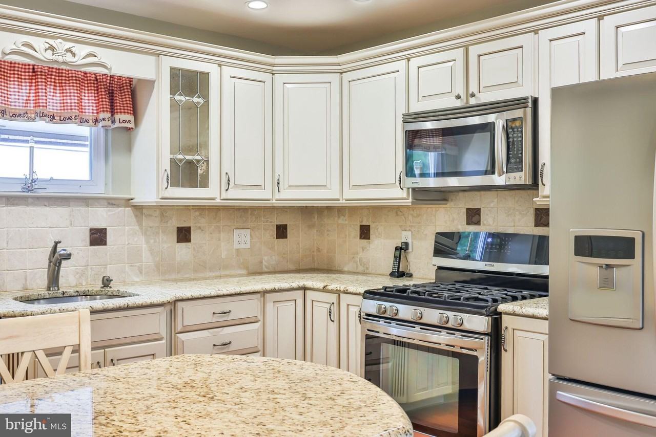 9898 Wistaria St - Photo 4 of 50