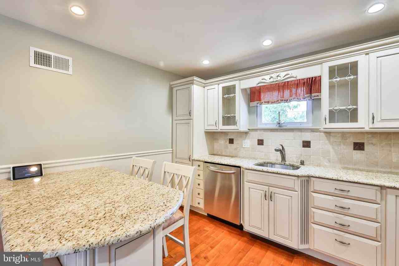 9898 Wistaria St - Photo 5 of 50