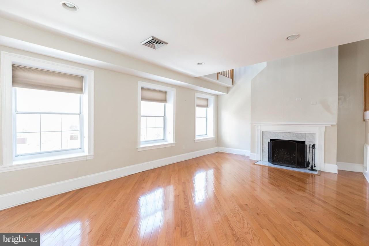 242 S 8th St #4 - Photo 2 of 29