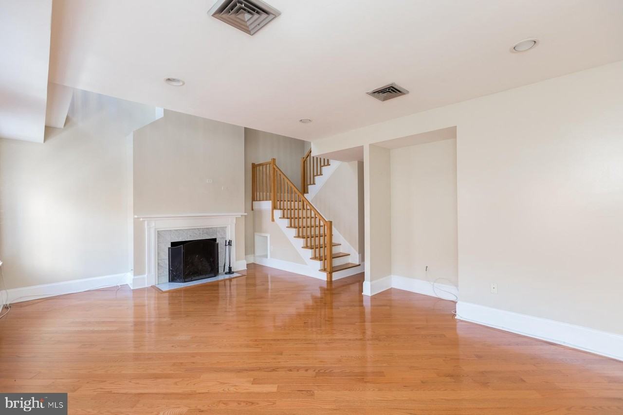 242 S 8th St #4 - Photo 3 of 29
