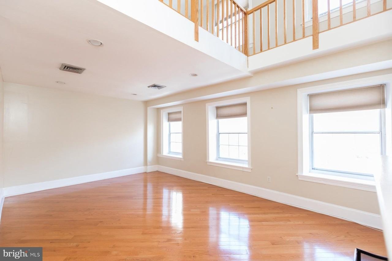 242 S 8th St #4 - Photo 5 of 29