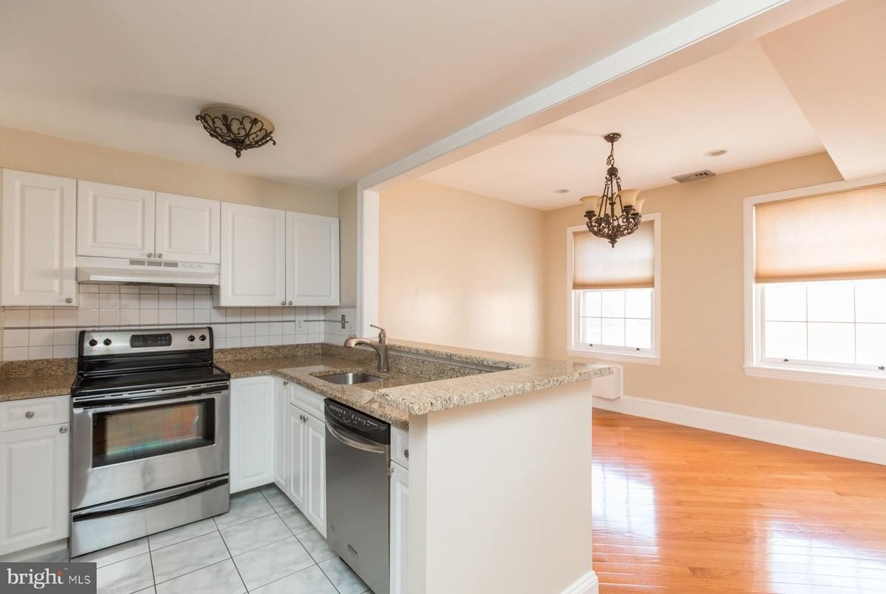 242 S 8th St #4 - Photo 7 of 29