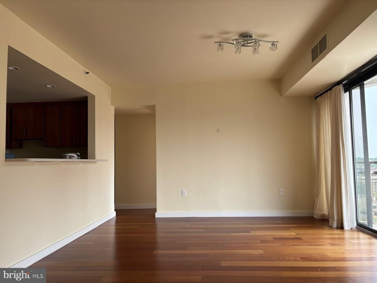 1530 Key Blvd #1130 - Photo 2 of 11