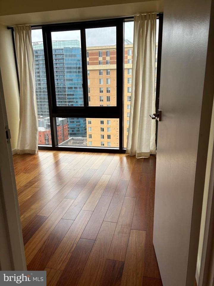 1530 Key Blvd #1130 - Photo 3 of 11