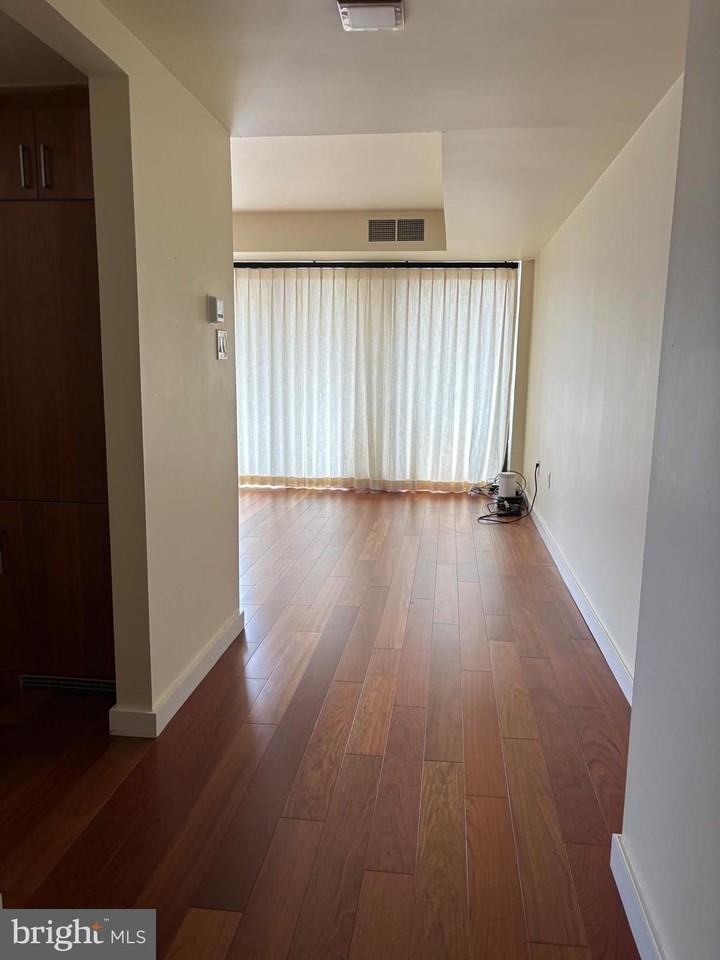 1530 Key Blvd #1130 - Photo 6 of 11