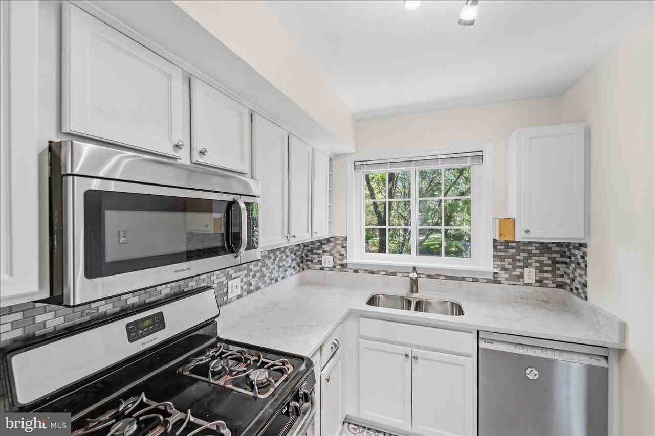 3226 Gunston Rd