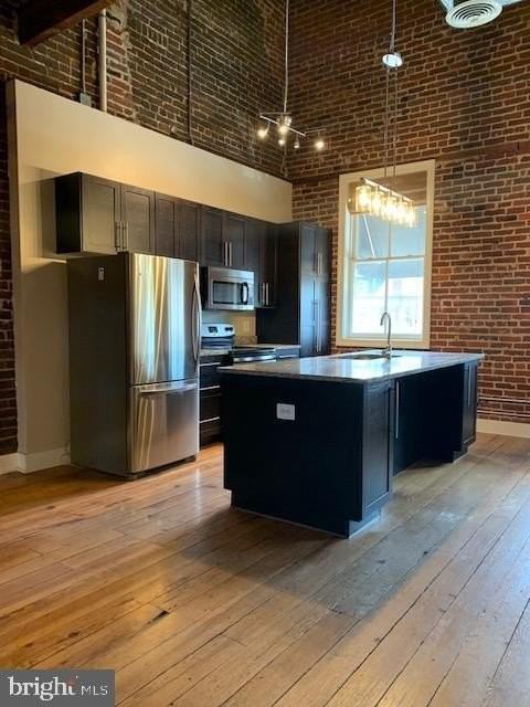 311 William St - Photo 2 of 17