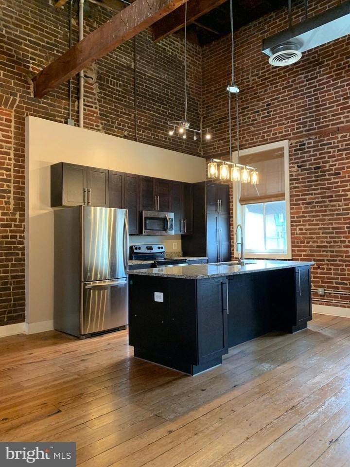 311 William St - Photo 4 of 17