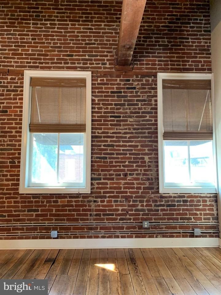 311 William St - Photo 5 of 17