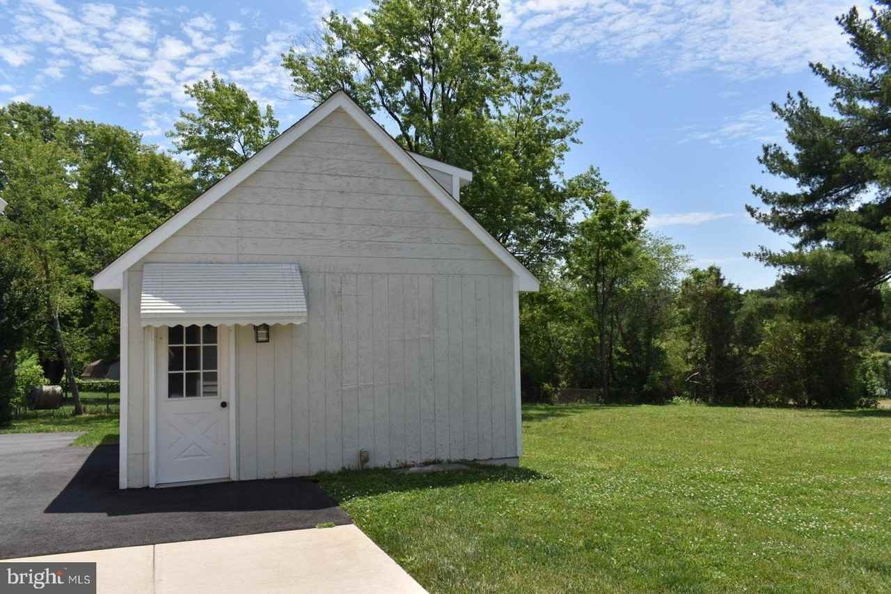 4055 Ringwood Rd - Photo 3 of 20