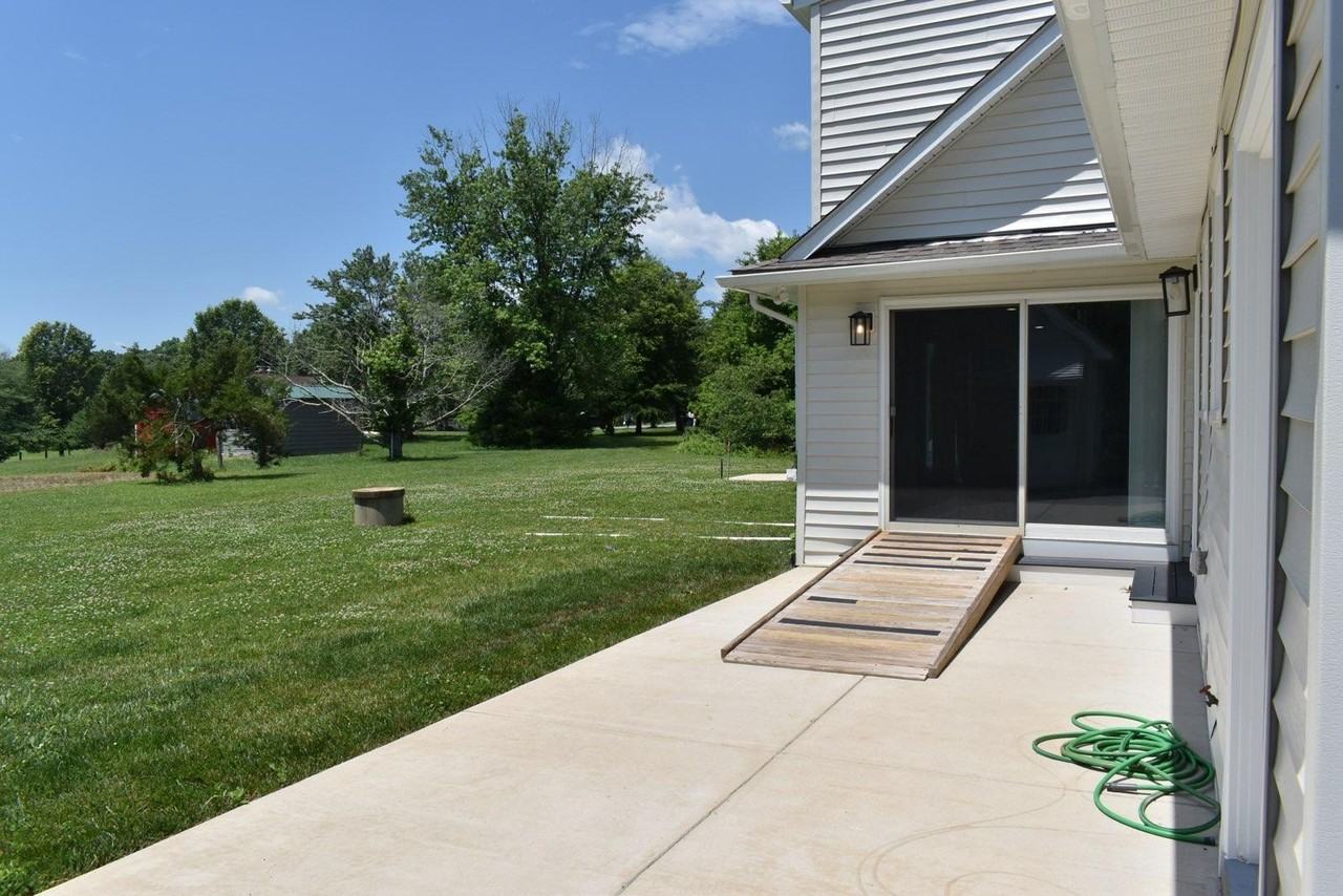 4055 Ringwood Rd - Photo 4 of 20