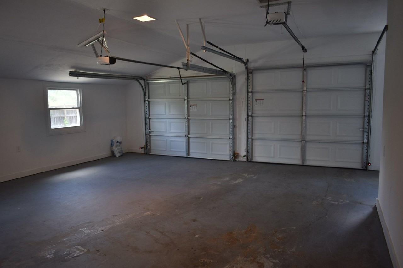 4055 Ringwood Rd - Photo 6 of 20