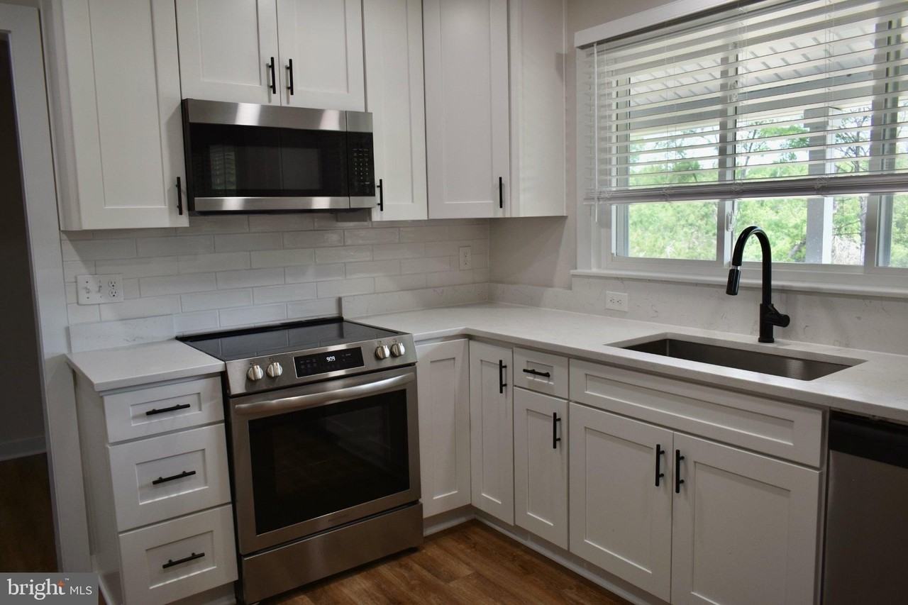 4055 Ringwood Rd - Photo 7 of 20