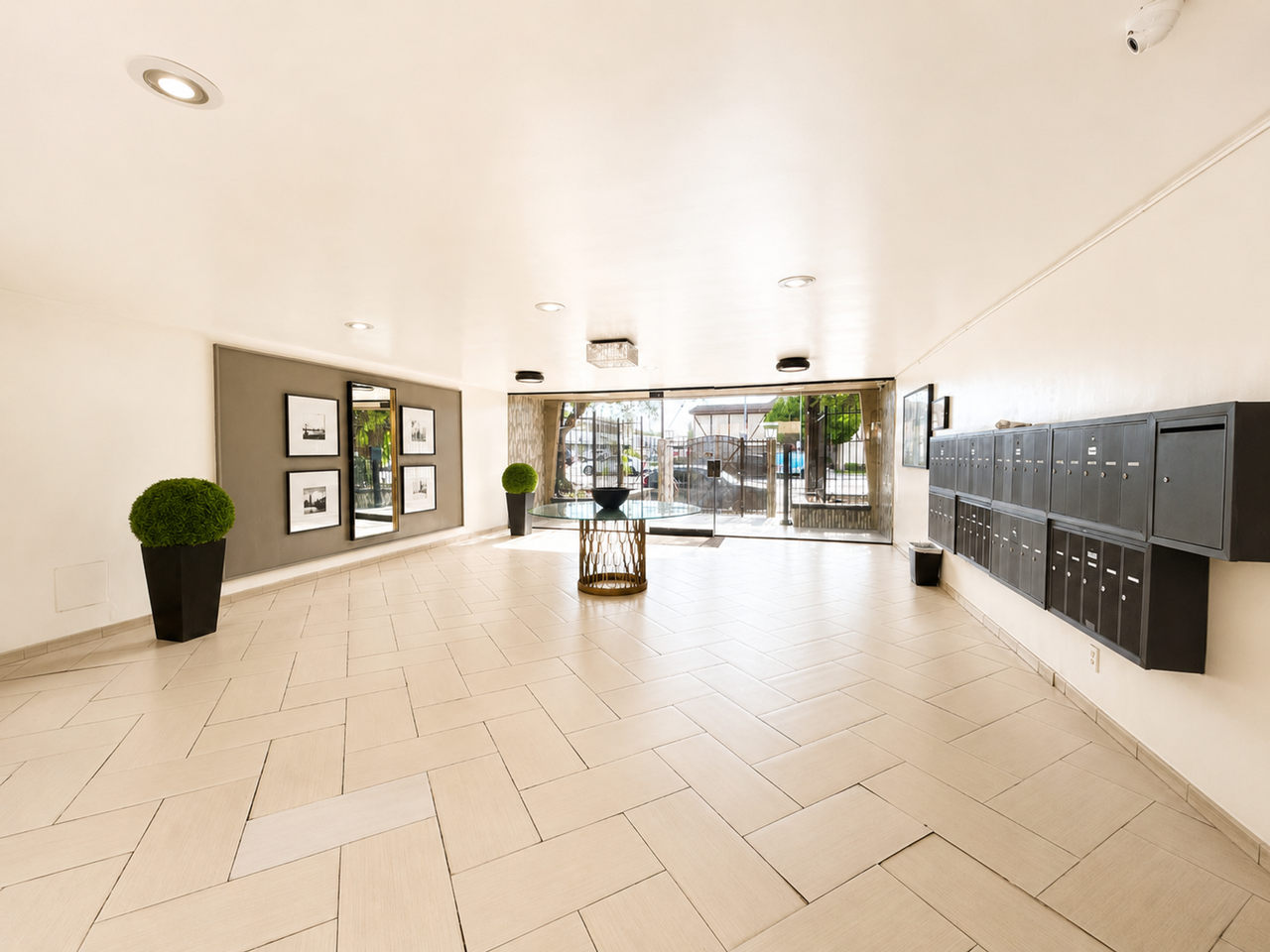 Tarzana Five Apartments - Photo 4 of 26