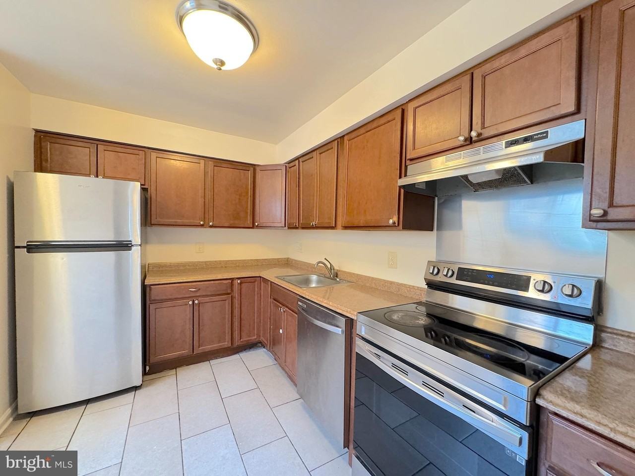 6804 Perry Penney Dr #100 - Photo 5 of 17