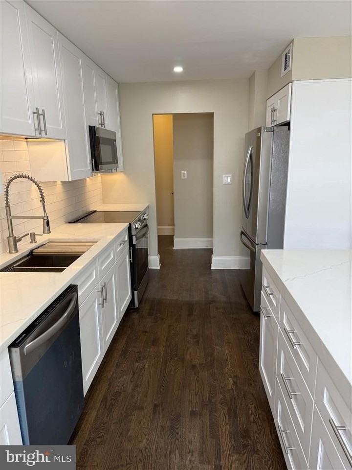 7925 Gunston Woods Pl - Photo 4 of 6