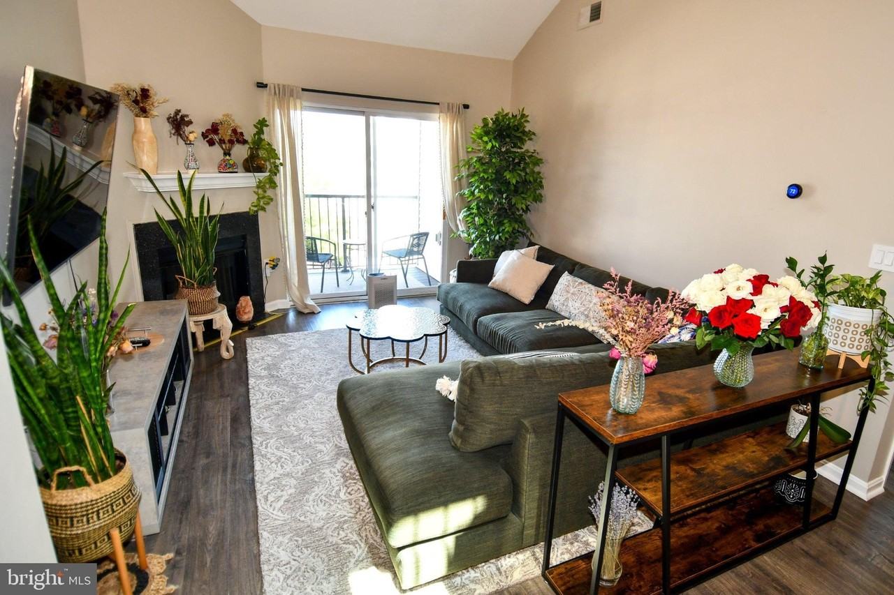 5121 Travis Edward Way #J - Photo 4 of 30