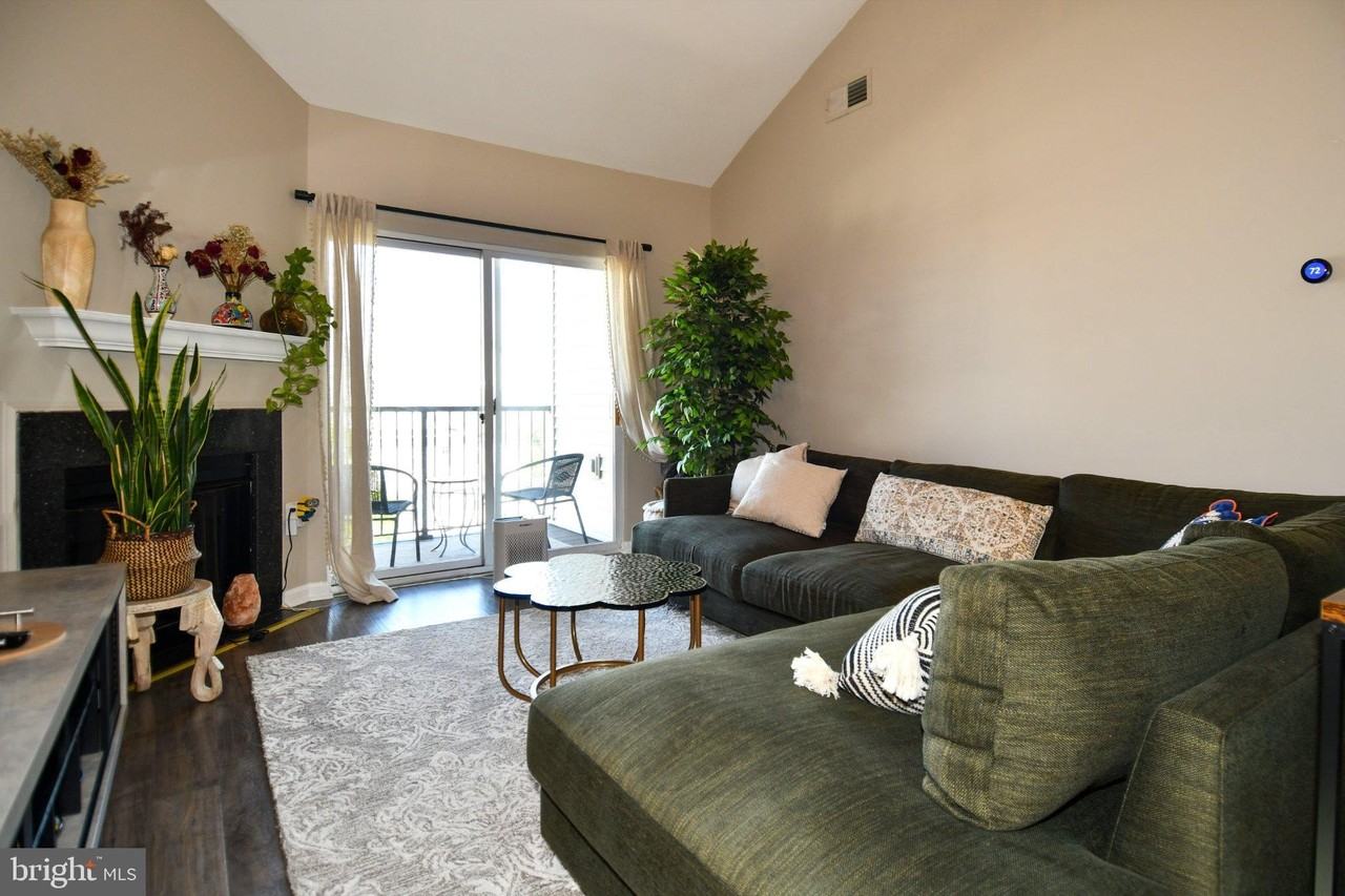 5121 Travis Edward Way #J - Photo 5 of 30
